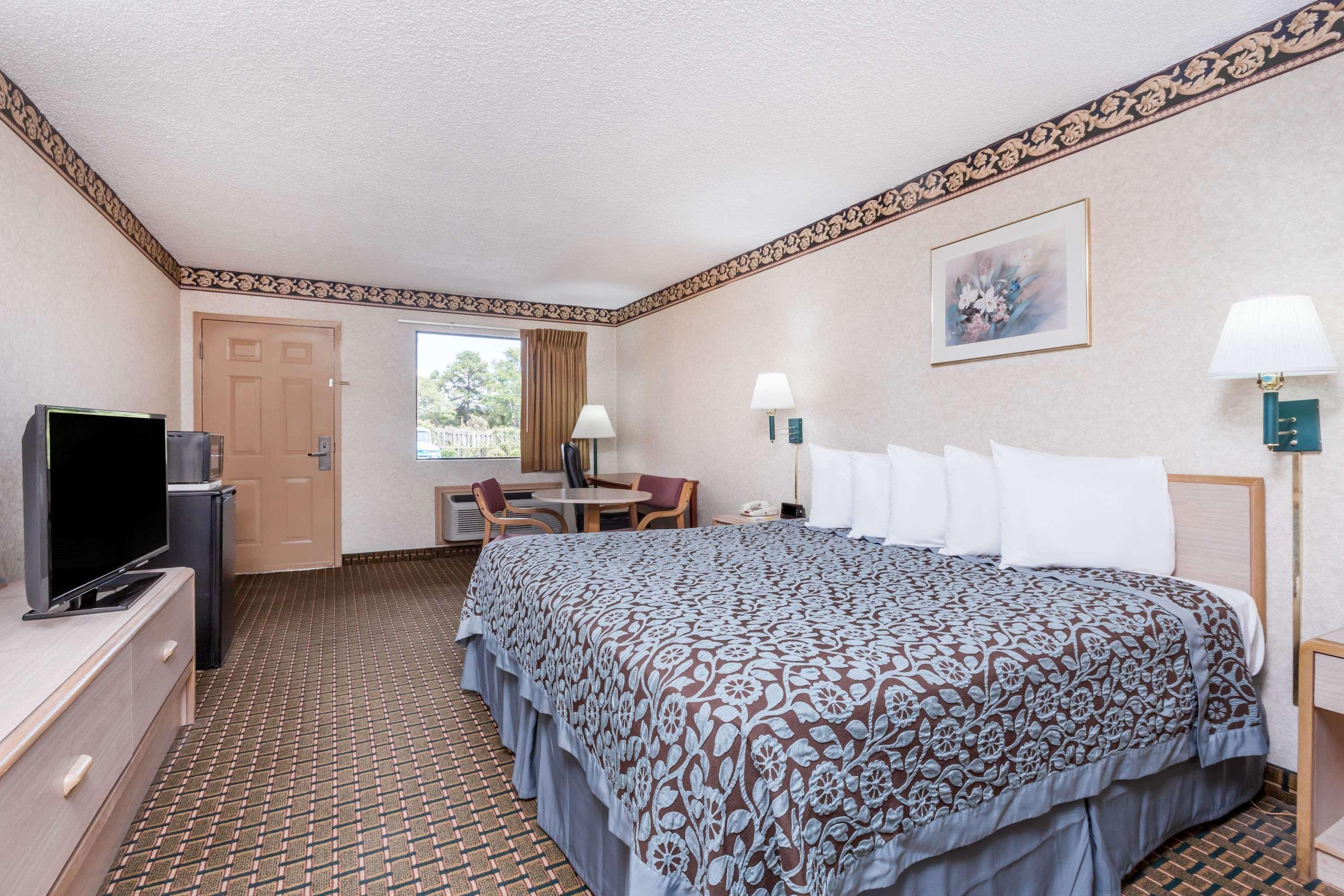 Days Inn By Wyndham Byron Dış mekan fotoğraf