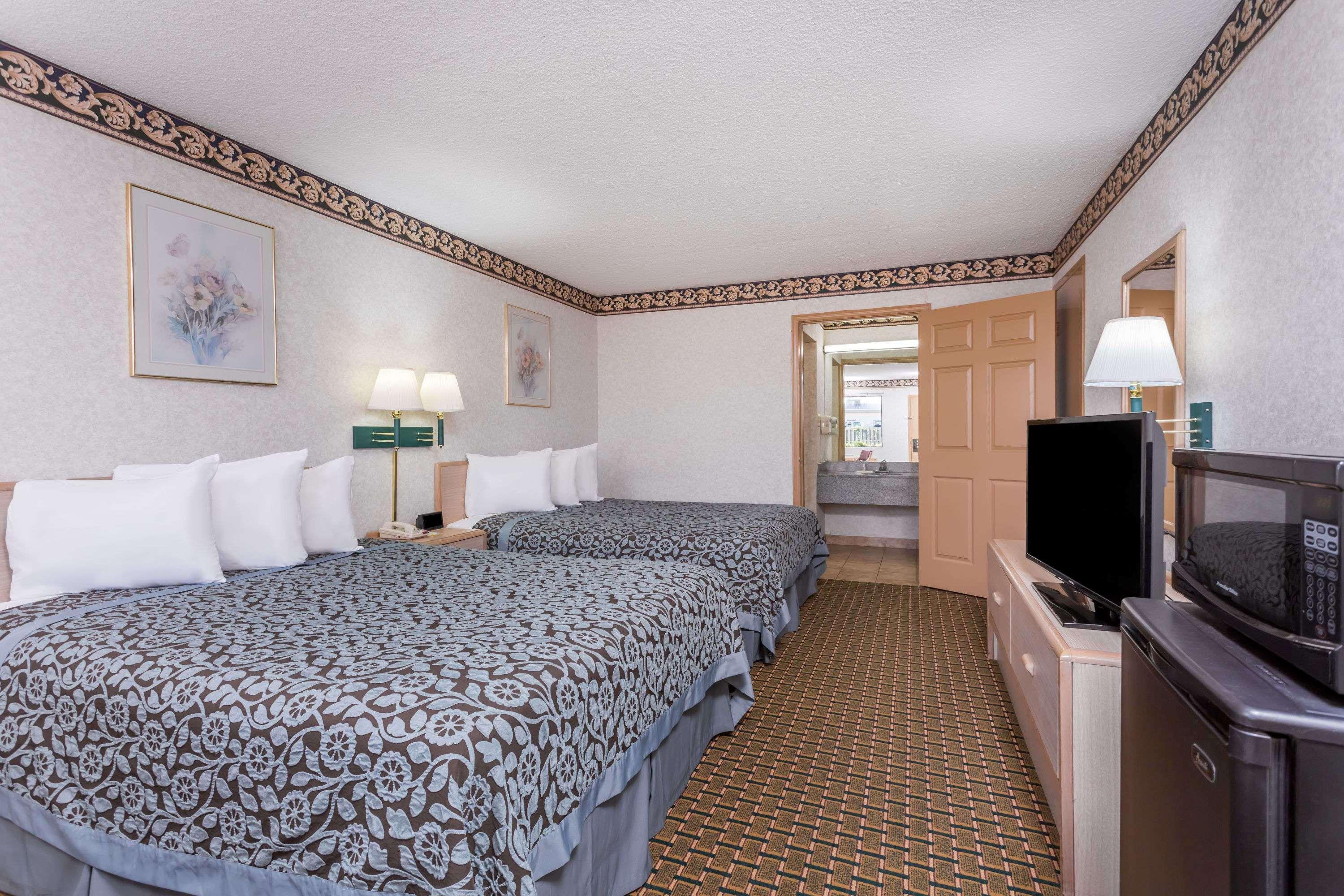 Days Inn By Wyndham Byron Dış mekan fotoğraf